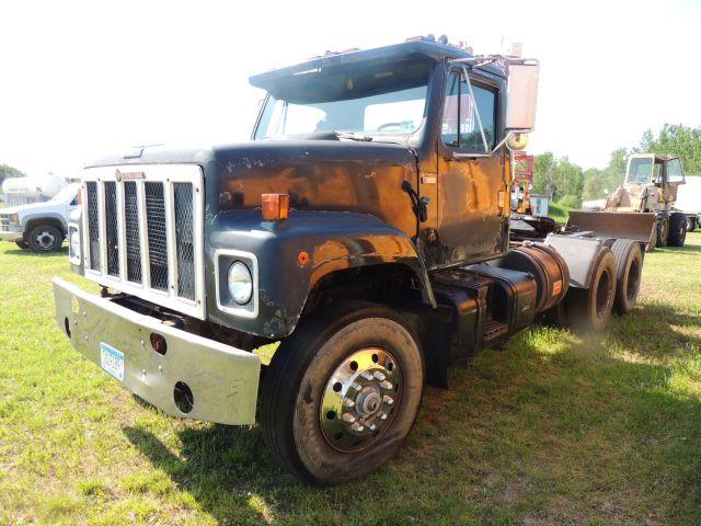 1979 International Semi S Tractor, 3208 Cat engine 5 and 4 manual, wet kit,