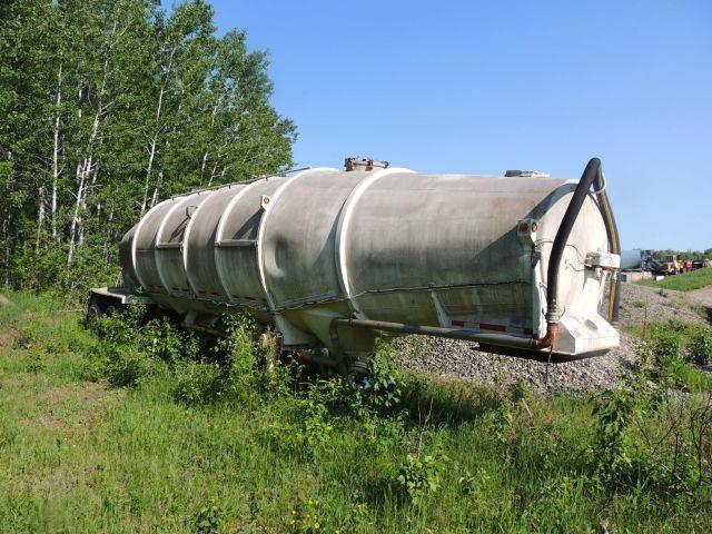 1965 Fruehauf Cement Tanker trailer, VIN:DMF312247