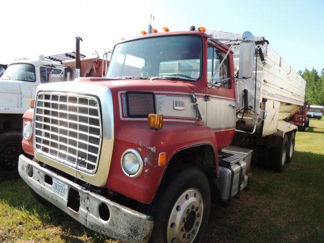 1976 Ford 9000 TK detroit diesel with 9 speed transmission, this truck burn