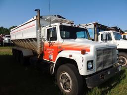 1982 International S1900 IH 466 with 13 speed transmission, 22 foot double