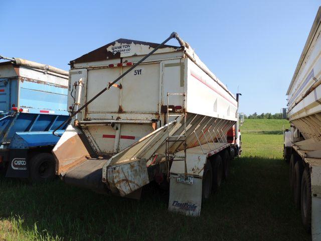 1982 International S1900 IH 466 with 13 speed transmission, 22 foot double