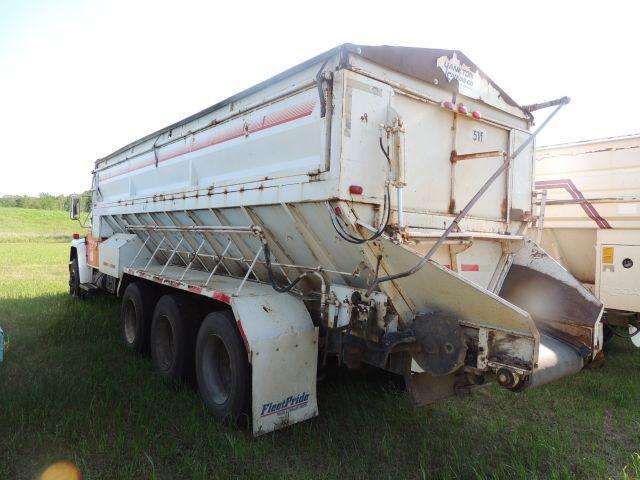 1982 International S1900 IH 466 with 13 speed transmission, 22 foot double