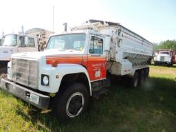 1982 International S1900 IH 466 with 13 speed transmission, 22 foot double