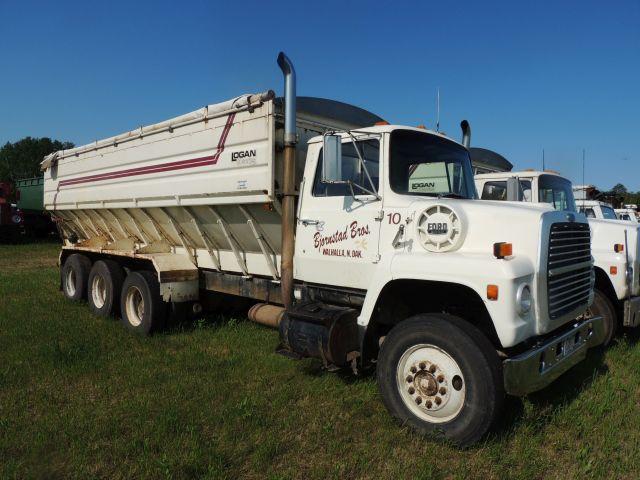 1984 Ford 9000 Detroit 671 6 cyl diesel with 10 speed transmission, 24 foot
