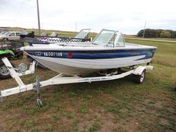 1994 Crestliner Sport Fish 17.5 Ft fishing boat with Console Volvo Penta mo