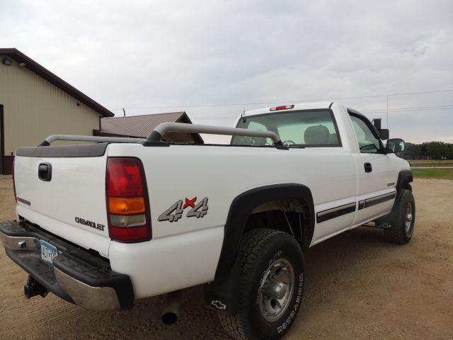 2002 Chevy ¾ Ton 2500 Pickup, 59,500 miles, 6.0 vortex gas engine, good tir