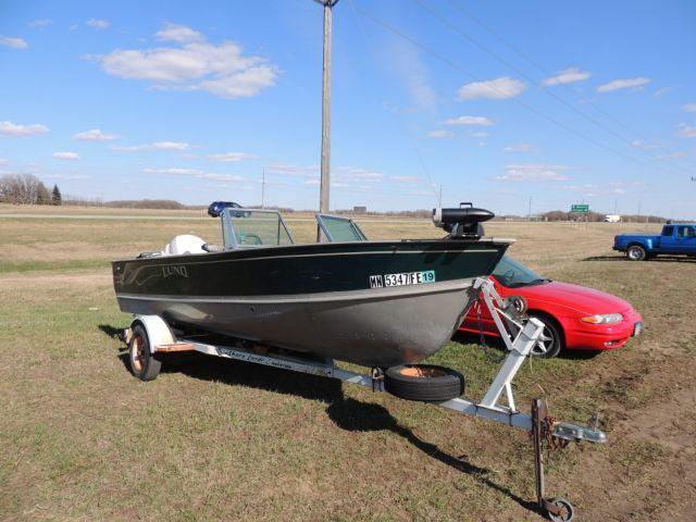 1982 Lund Tyee  Fishing Boat, canopy, Johnson 90 HP motor, front mount trol