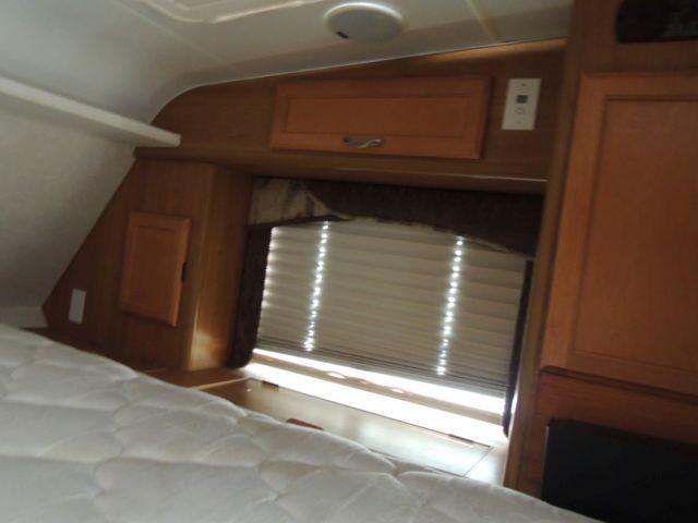 2005 Lance Pickup camper Model 981, loaded, nice and clean, generator, elec