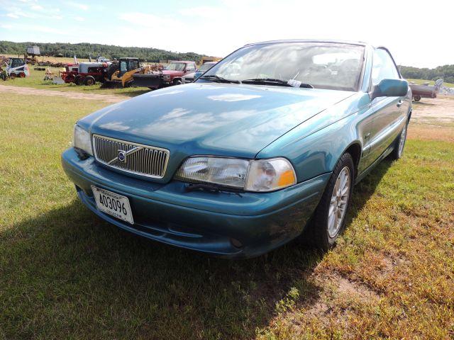 1998 Volvo C70 Convertible, 168,000 miles , collector plates, 2 door, conve