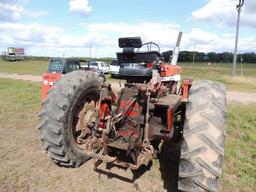 International 706 Tractor with loader, gas, Torque is bad on bottom side