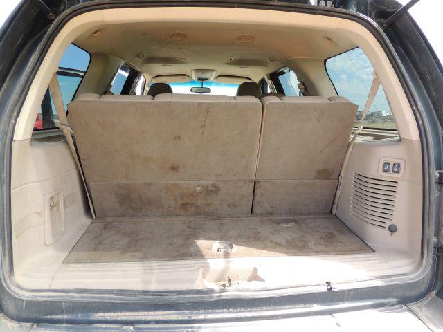 2003 Ford Expedition, 4WD, has 3rd row seat, titled