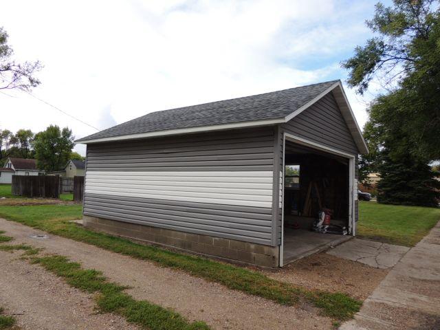 Lot 2: 18x22 Garage with vinyl siding