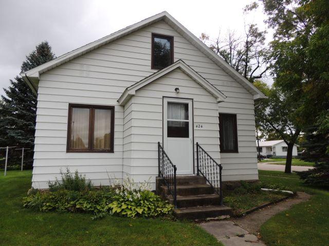 Lot 5: 424 4th ST SE.  25x36 House with a 14x15 entry addition and metal si