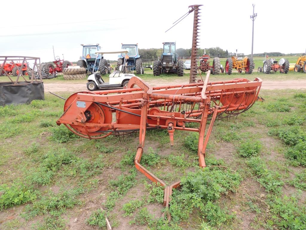 Allis Chalmer mounted side delivery rake (H)