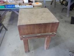 Butcher block 24in x 24in x 31in high (m)