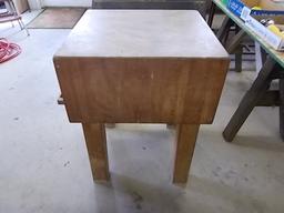 Butcher block 24in x 24in x 31in high (m)