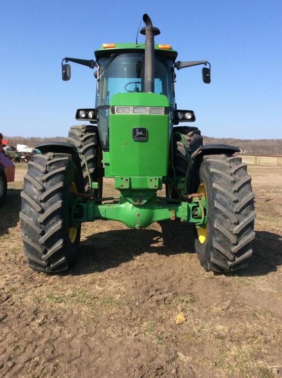 1992 JD 4055 Tractor (T)