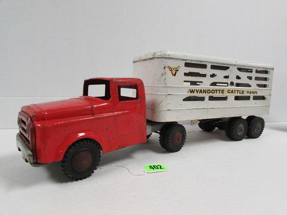 1957/58 Wyandotte 25" Pressed Steel Cattle Truck