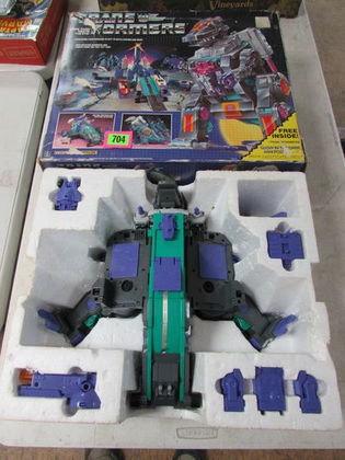 Vintage 1986 Transformers G1 Trypticon In Orig. Box (about 95% Complete)