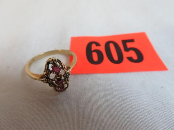 10K Gold Ladies Ring w/ 3 Rubies