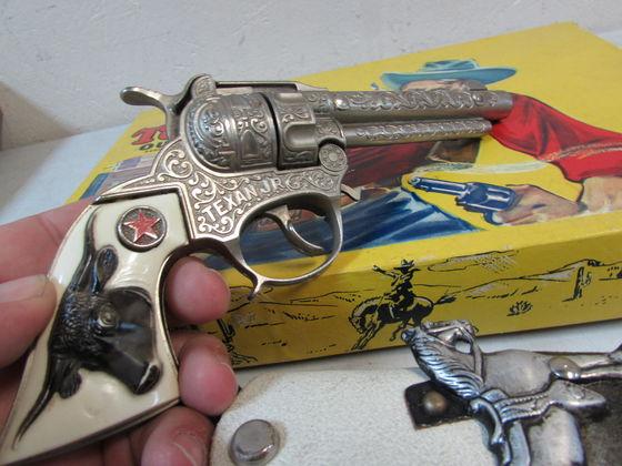 Antique Hubley Texan Jr. Cap Gun And Holster