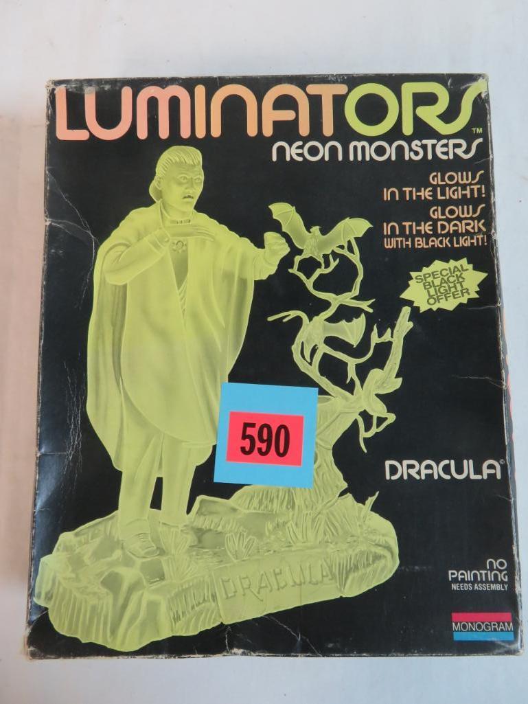 Vintage Monogram Dracula Luminators Glow in the Dark Model Kit