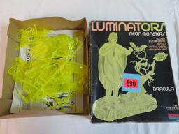Vintage Monogram Dracula Luminators Glow in the Dark Model Kit