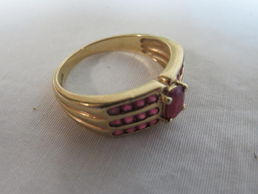 Beautiful 10K Gold and Garnet Ladies Cocktail Ring, Total Wt. 3.9g