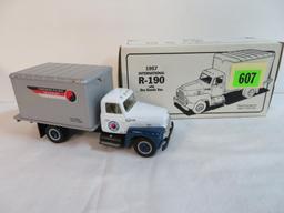 First Gear 1:34 Scale Diecast 1957 International R-190 w/ Dry Goods Van (Northern Pacific)