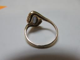 Beautiful 10K Gold Ladies Cocktail Ring (Total Wt. 3.2g)