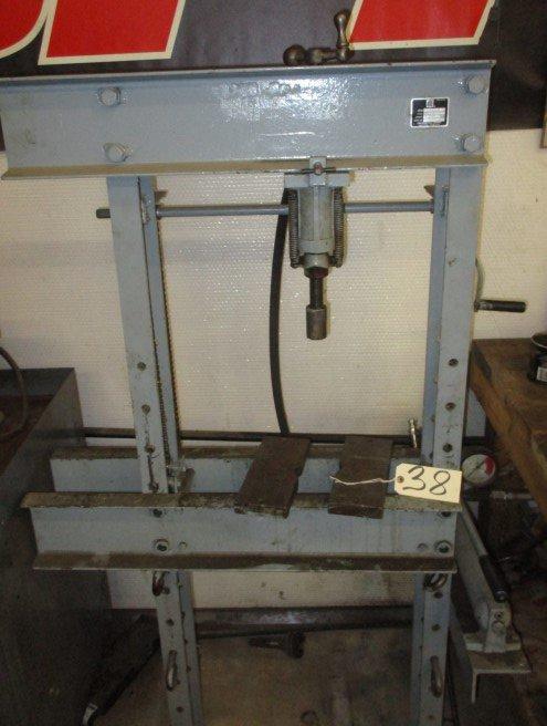 OTC 17 1/2 ton press