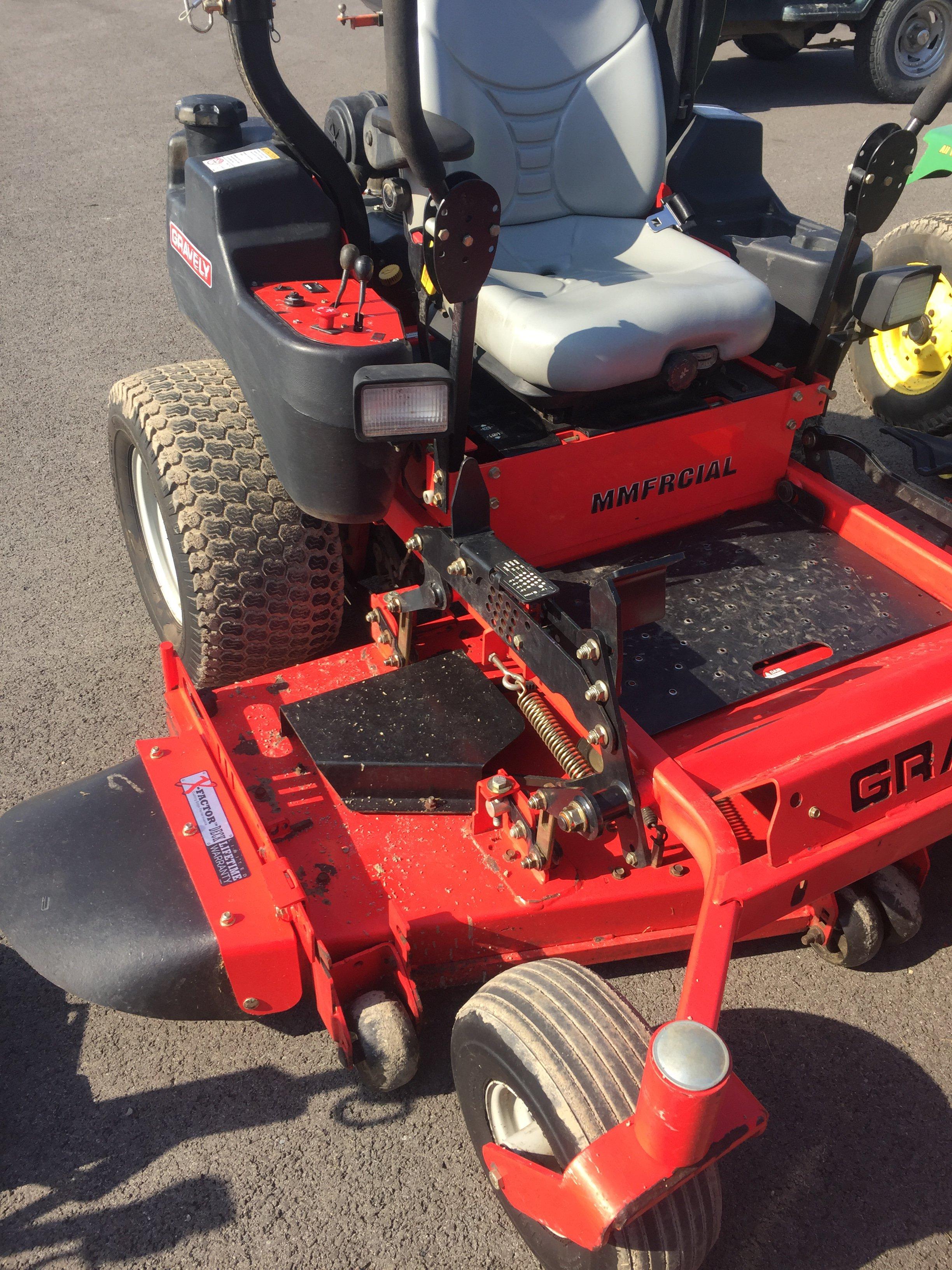 Gravely Pro Turn 260 ZTR w/ 60" deck