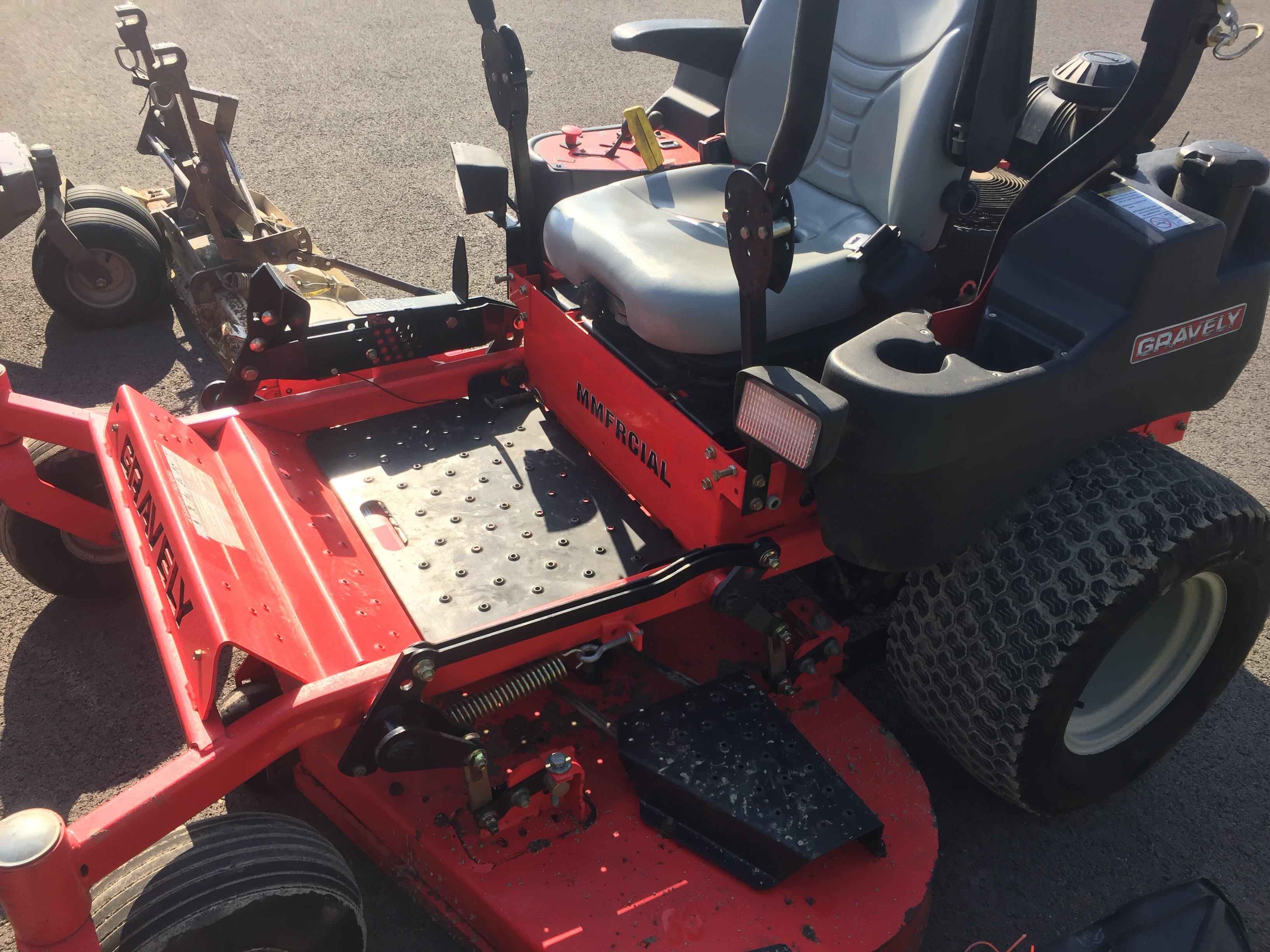 Gravely Pro Turn 260 ZTR w/ 60" deck