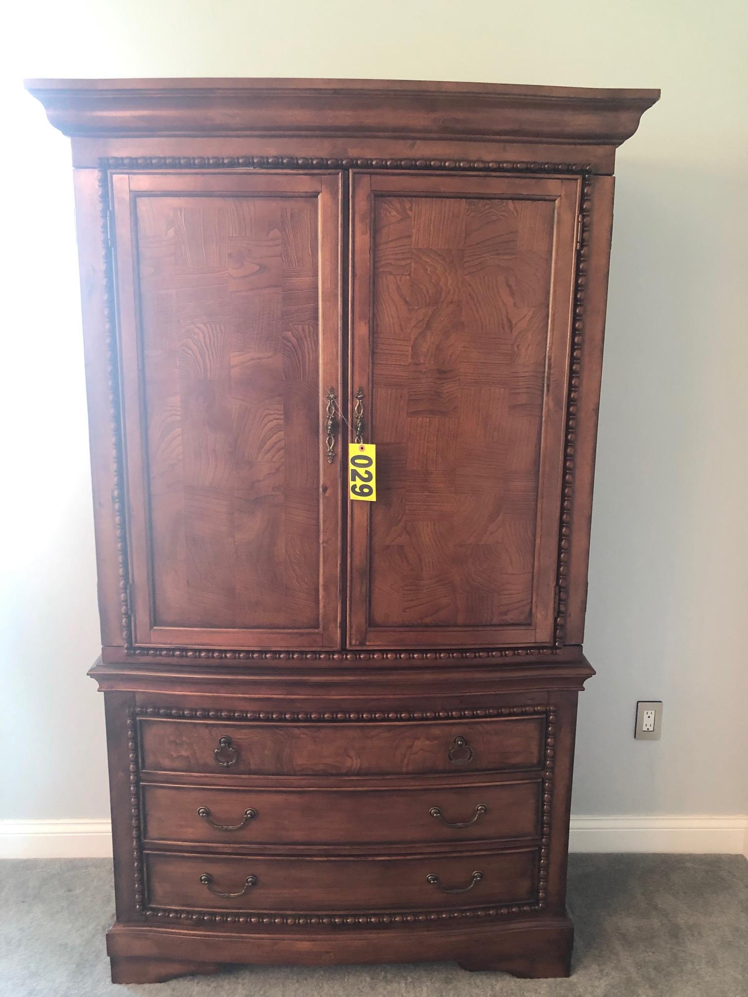 Armoire  - NO SHIPPING NO SHIPPING