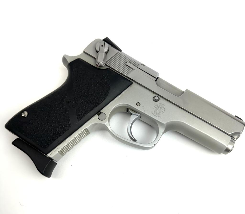 S&W MODEL 3913 SS DA PISTOL 9MM w/CASE & 2 MAGS