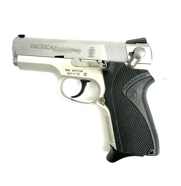 S&W MODEL 4013TSW TACTICAL PISTOL .40 S&W