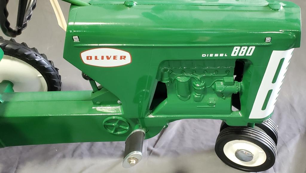 Eska Oliver 880 Diesel Pedal Tractor