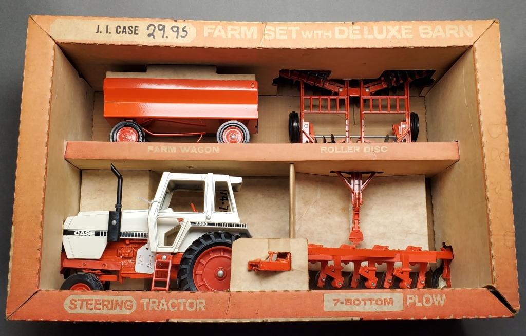 Ji Case Deluxe Farm Set