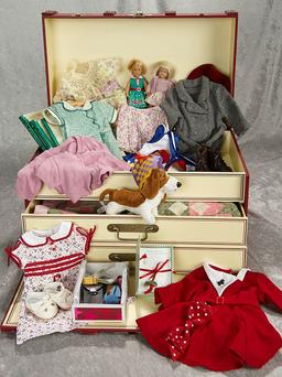 "Kit" with costumes, accessories, books and original trunk. $400/600