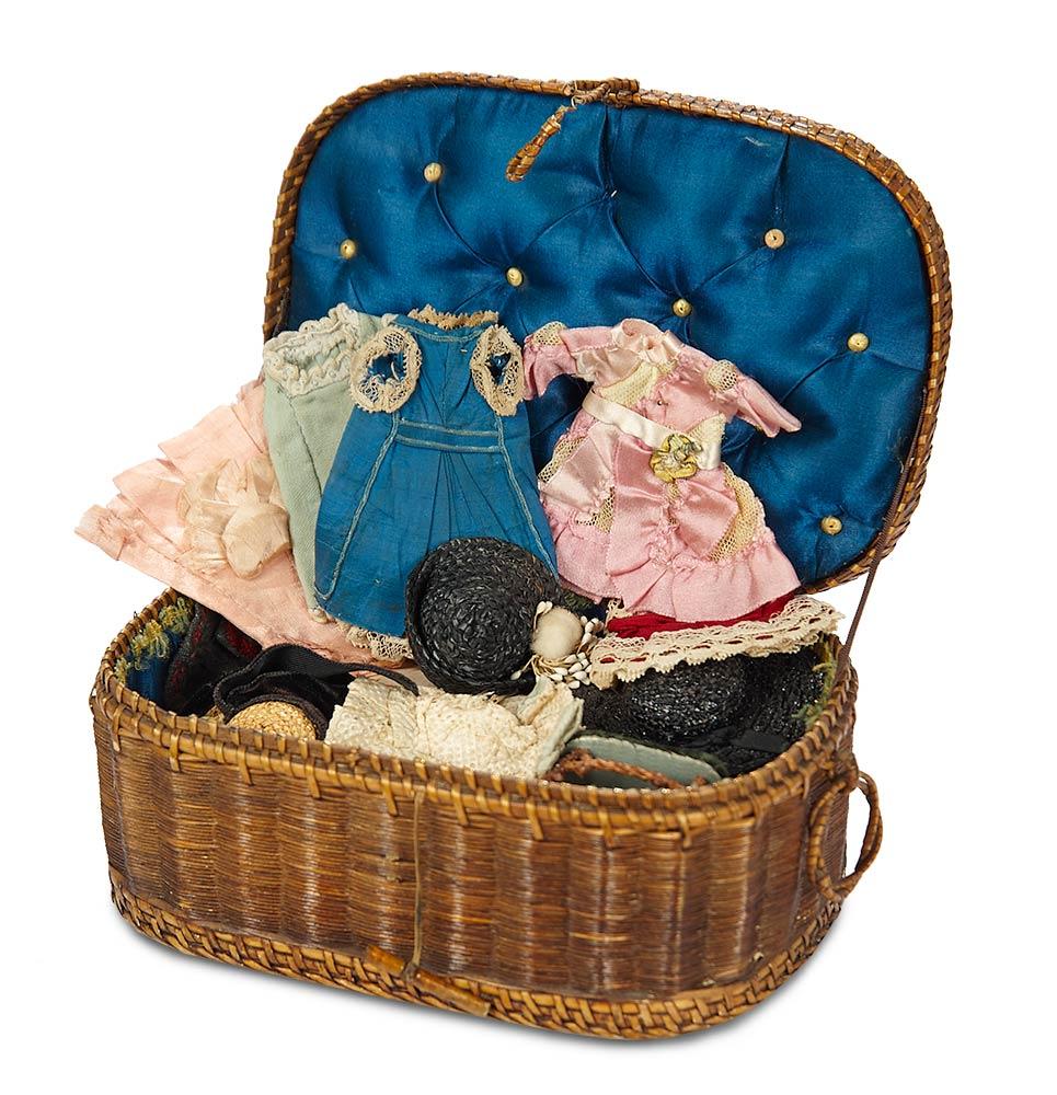 French Trousseau in Silk-Lined Basket for Mignonette 400/600