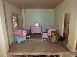 19" Vintage wooden dollhouse by Schoenhut in near mint condition with furnishings.