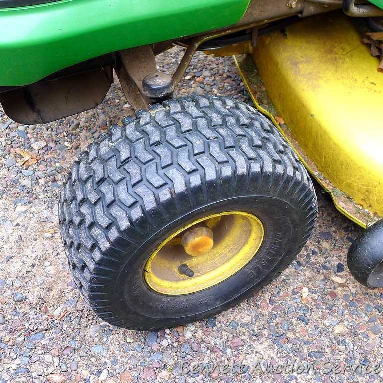 John Deere LA110 automatic hydrostatic lawn tractor with 42" mulching deck. Starts and runs fine.