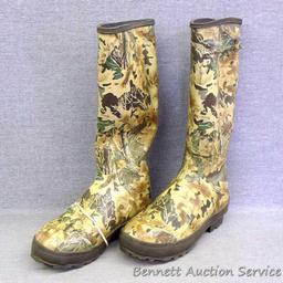 Boundary camouflage steel shank boots, size 8. Appear in good condition.