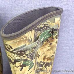 Boundary camouflage steel shank boots, size 8. Appear in good condition.