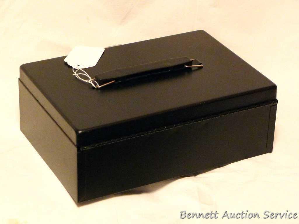 Brinks Home Security locking cash box with key. Sturdy box in good condition.