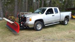 Watch the video.  2007 GMC Sierra 2500 HD 4WD extended cab SLE1 with 8-1/2' Super Duty Boss plow.