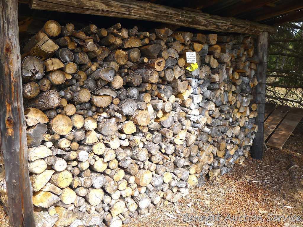 Approx. 12 face cords of one year old firewood. Cut in winter. Approx. 98% hardwood.