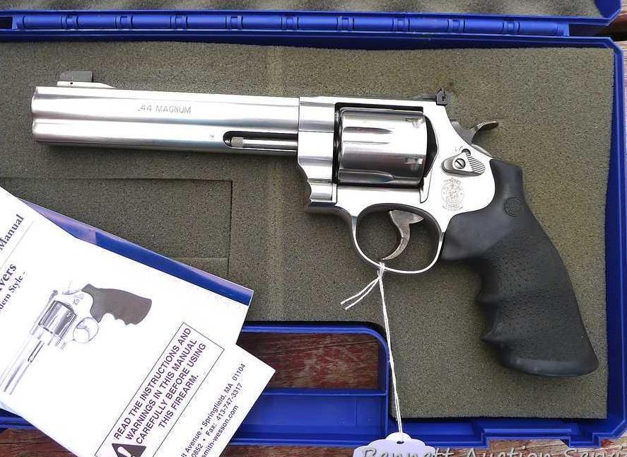 Smith & Wesson Model 629 Classic .44 Magnum revolver with 6-1/2" barrel, fully adjustable rear sight