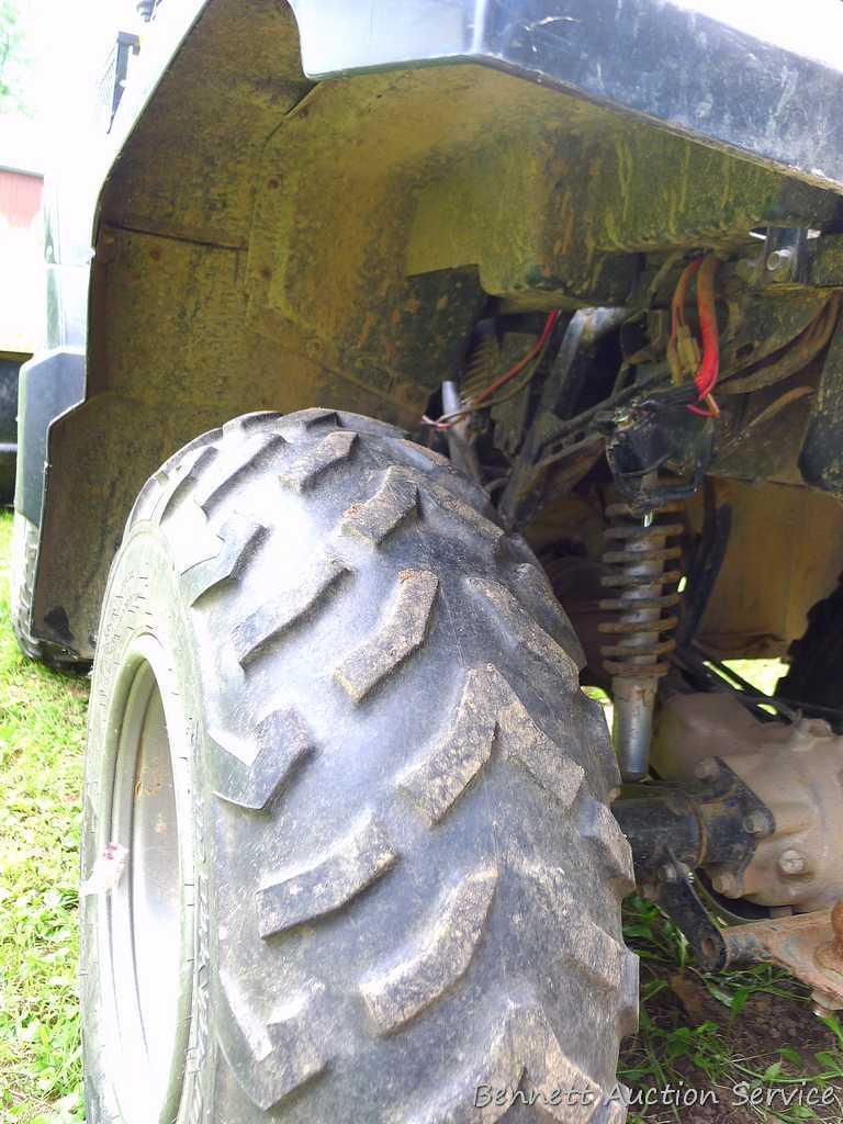 Yamaha Grizzly 4 x 4 ATV, 600cc with on demand 4 wheel drive, winch and 5 ft. snowplow. Machine