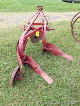 2 Bottom plow for 3 point hitch. Points on plow look good and appears in overall good shape. Approx.